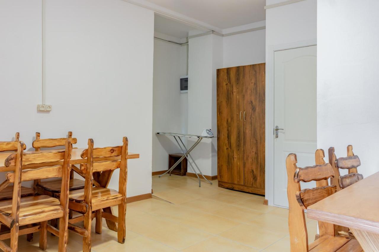 Family Appartments On Buzand Street エレバン エクステリア 写真