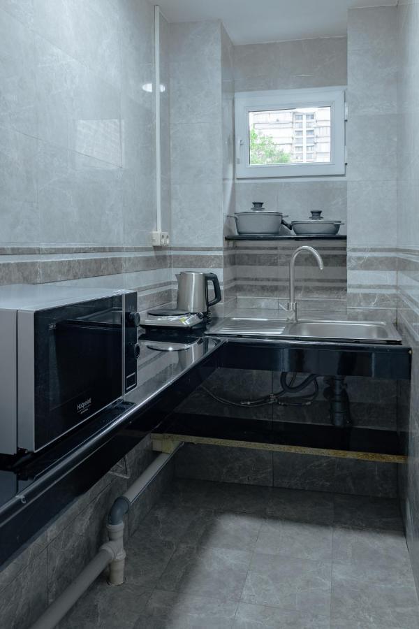 Family Appartments On Buzand Street エレバン エクステリア 写真