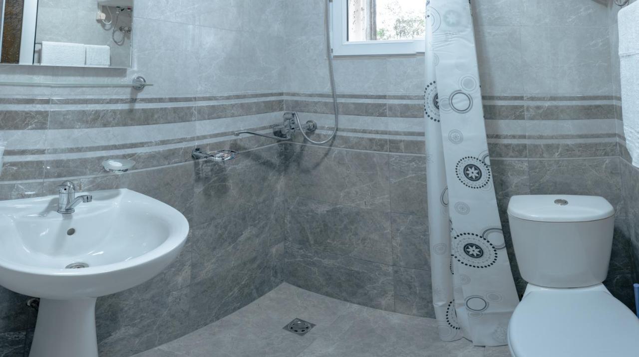 Family Appartments On Buzand Street エレバン エクステリア 写真