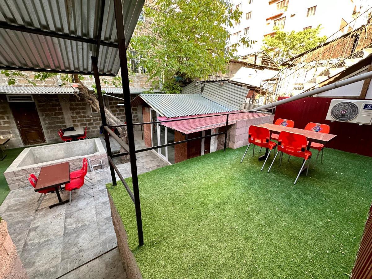 Family Appartments On Buzand Street エレバン エクステリア 写真